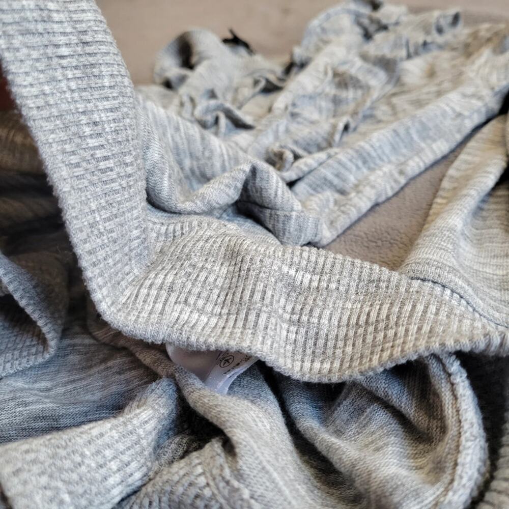 BANANA REPUBLIC Shirt Womens Medium Gray Long Sleeve Speckled Ruffle Hem - Picture 9 of 13